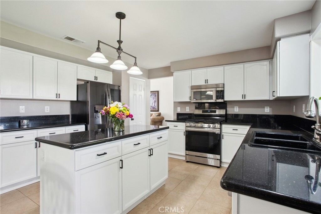 Property Photo: 6747 Teasdale Street CA 93536