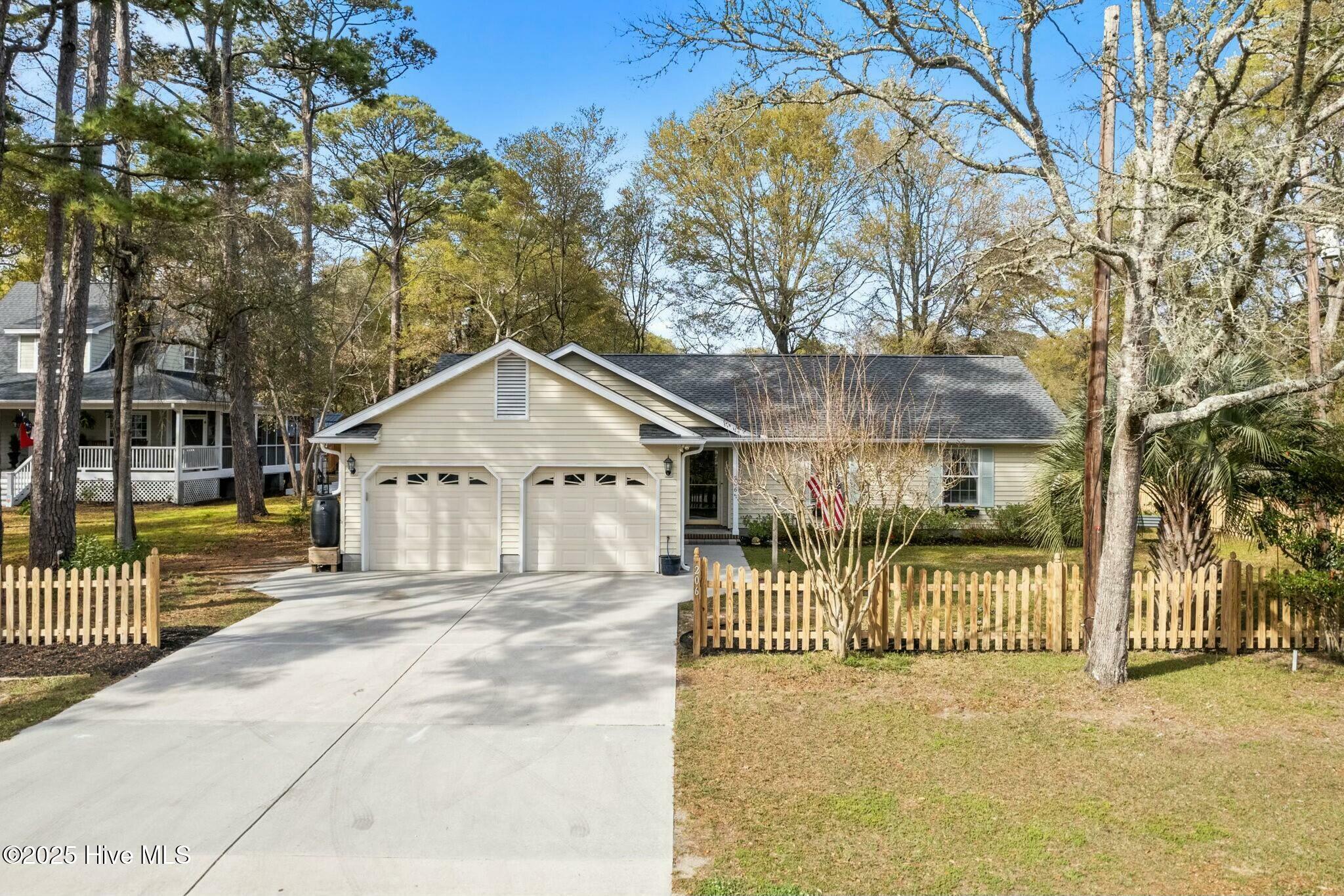 Property Photo: 206 Park Avenue Ext NC 28461