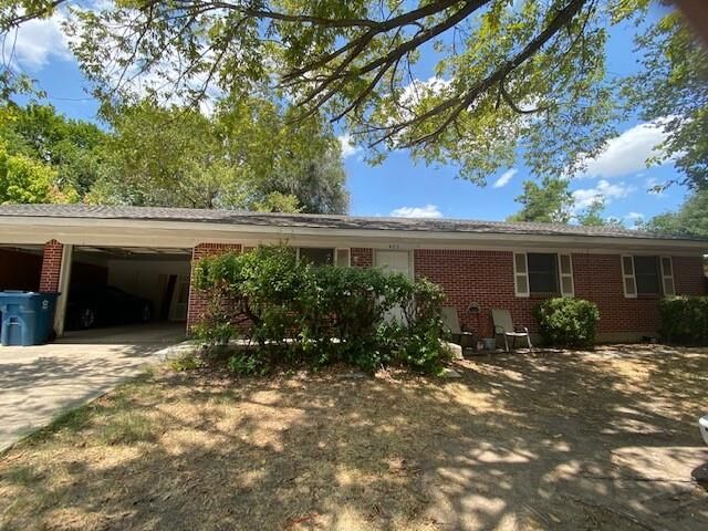 Property Photo:  405 E Titus Street  TX 76667 