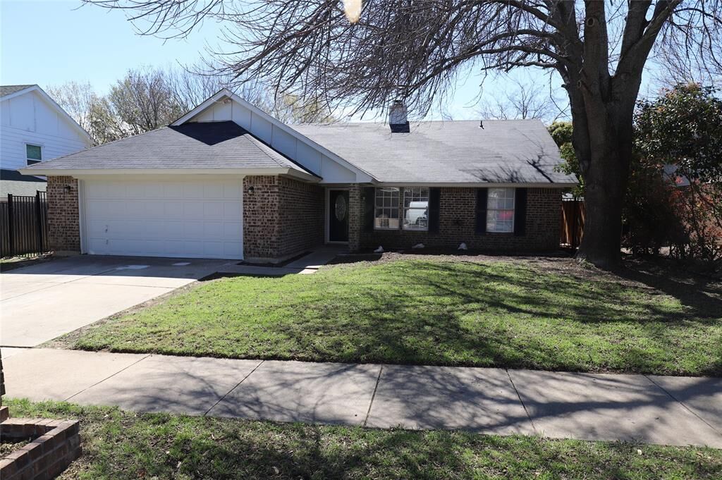Property Photo: 1005 Parkhill Avenue TX 76179