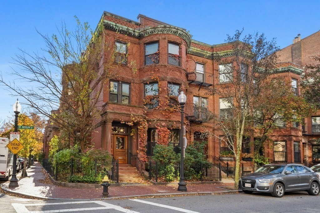 Property Photo:  136 Saint Botolph  MA 02115 