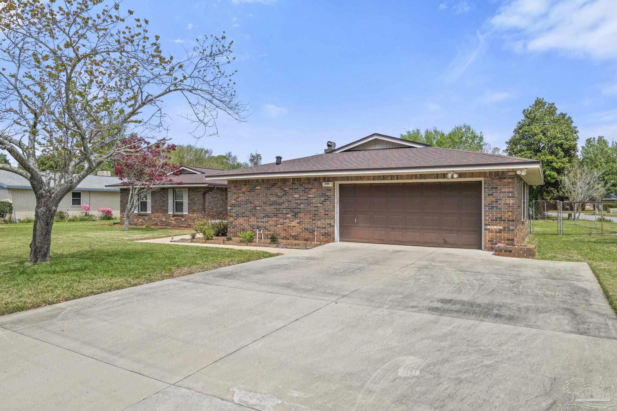 Property Photo: 4280 Reynosa Dr FL 32504