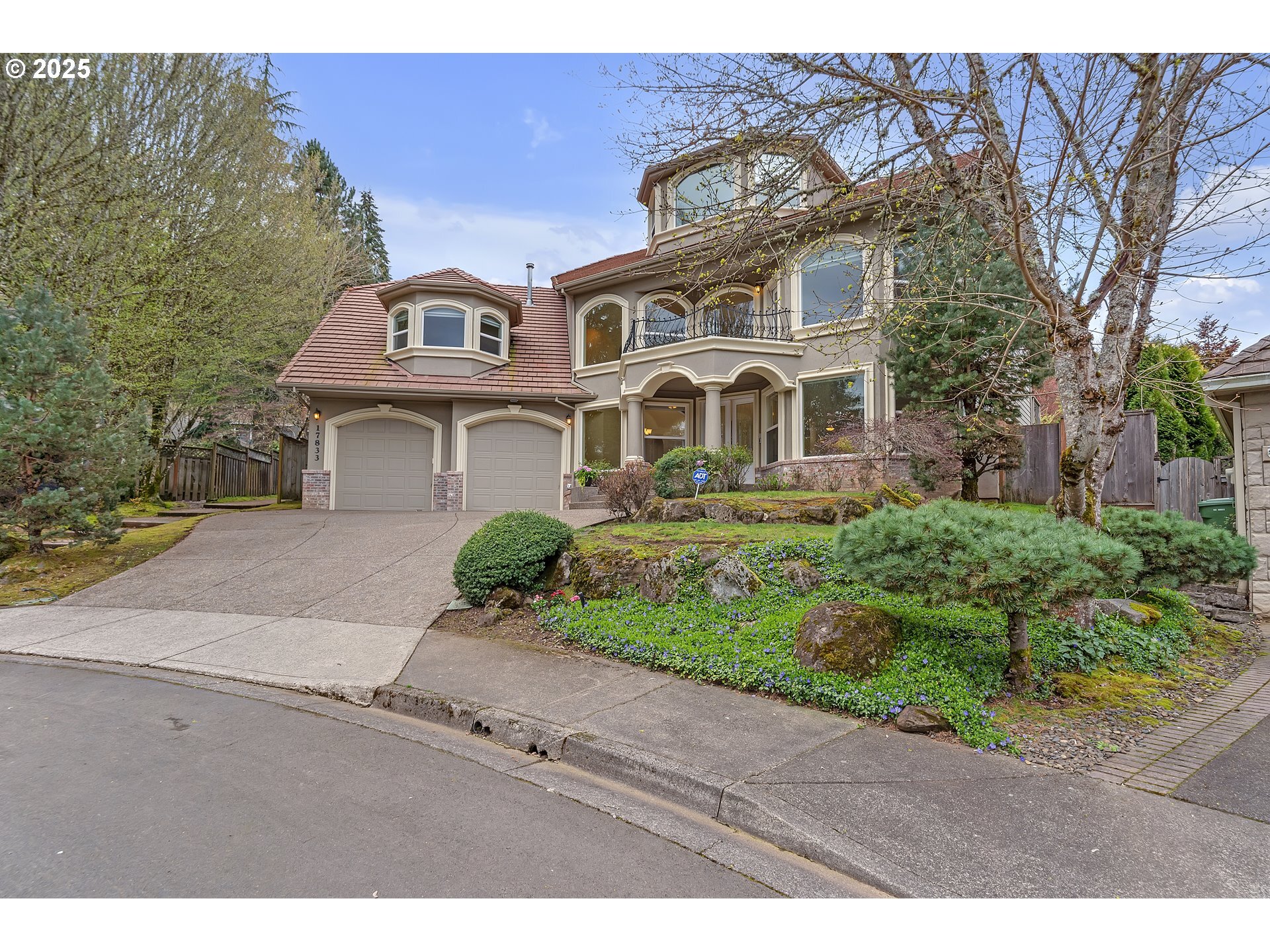 Property Photo: 17833 Marylcreek Dr OR 97034