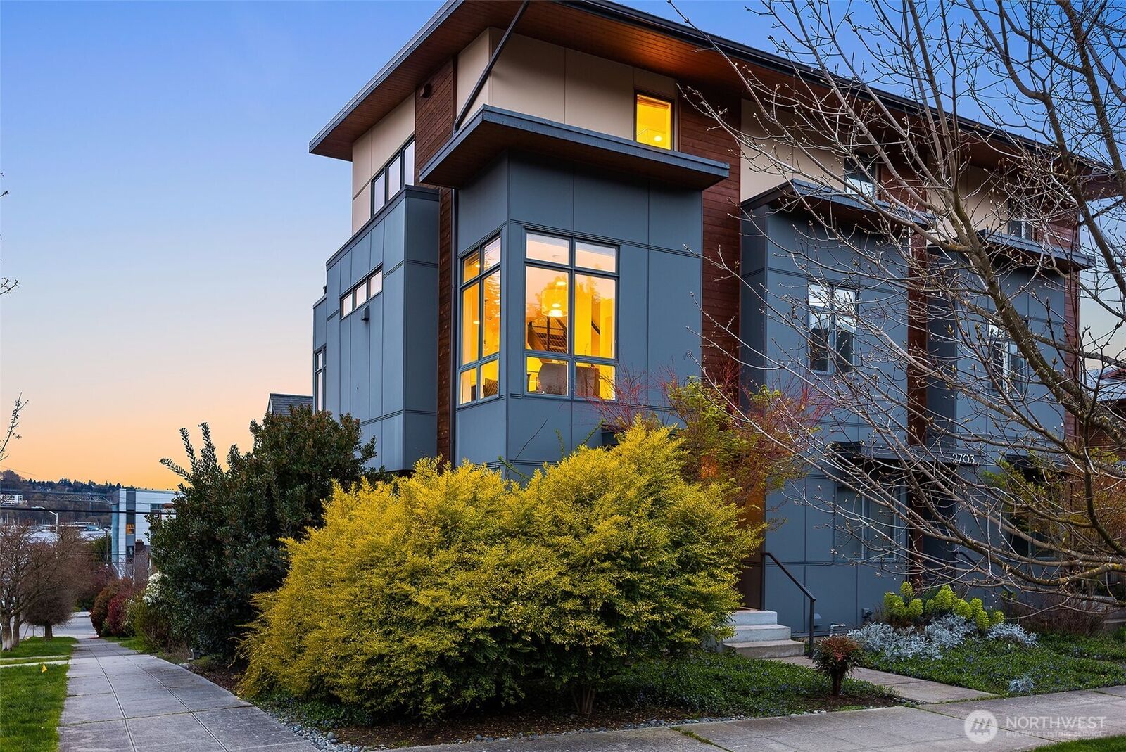 Property Photo: 2701 Franklin Avenue E WA 98102