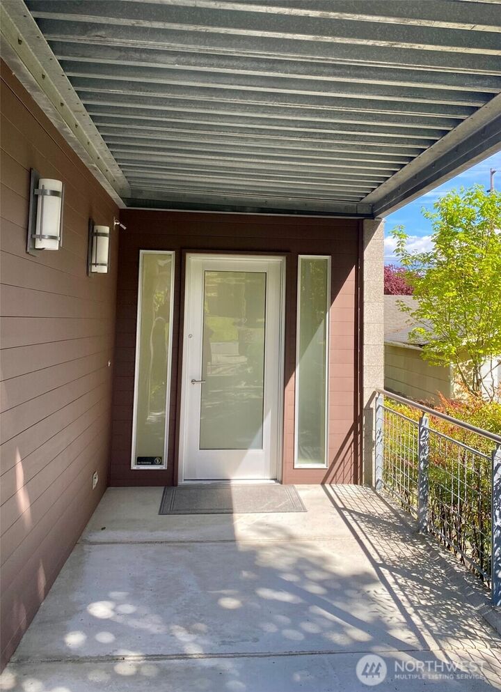 Property Photo:  1330  99 Avenue NE  WA 98004 