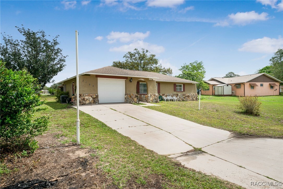 Property Photo: 3185 N Camomile Way FL 34465