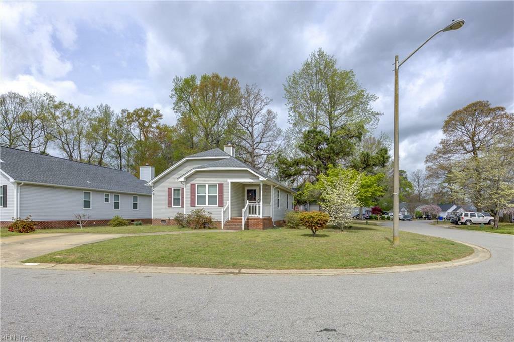 Property Photo: 235 Abingdon Circle VA 23434