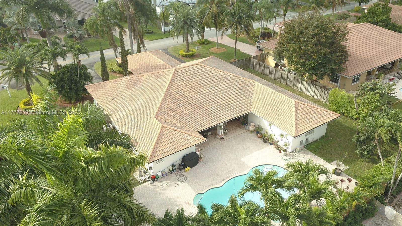 Property Photo: 12421 SW 76th St FL 33183