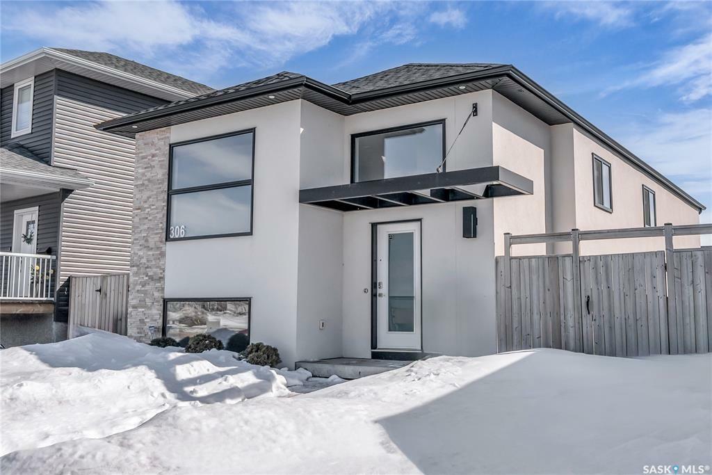 Property Photo: 306 Rosewood Boulevard W SK S7V 0G9