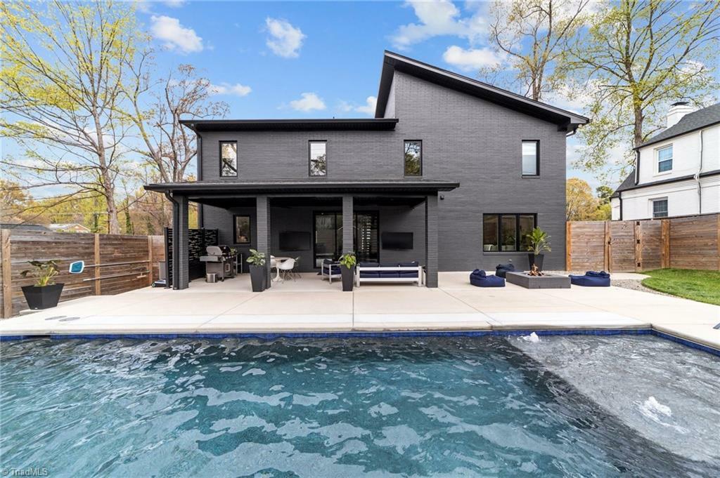 Property Photo: 1909 W Friendly Avenue NC 27403