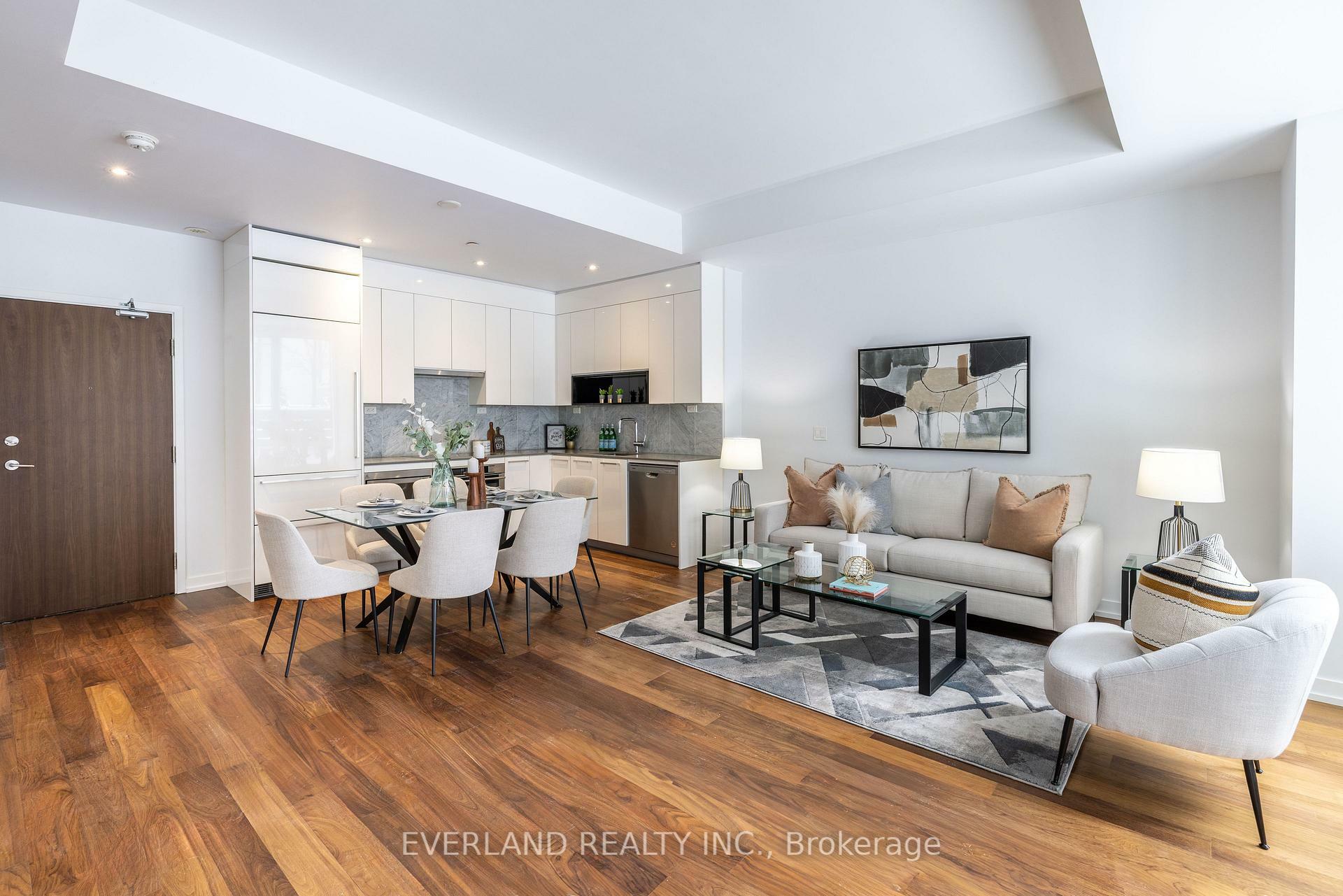 Property Photo: 113 McMahon Drive Th17 ON M2K 0E5