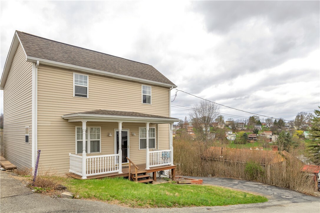 Property Photo: 624 Dianthus Street PA 15642