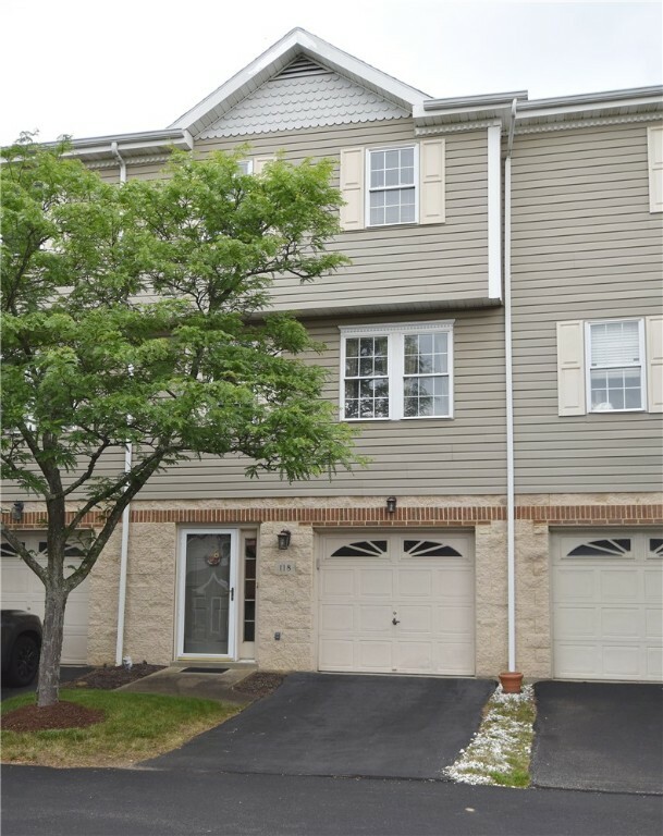 118 Paddock Ln  Pittsburgh PA 15236 photo