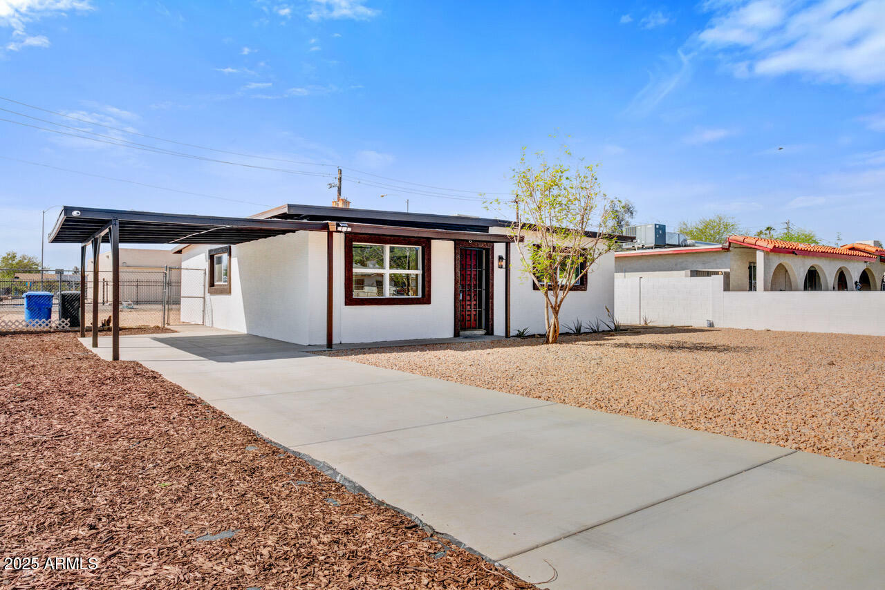 Property Photo:  3301 W Portland Street  AZ 85009 