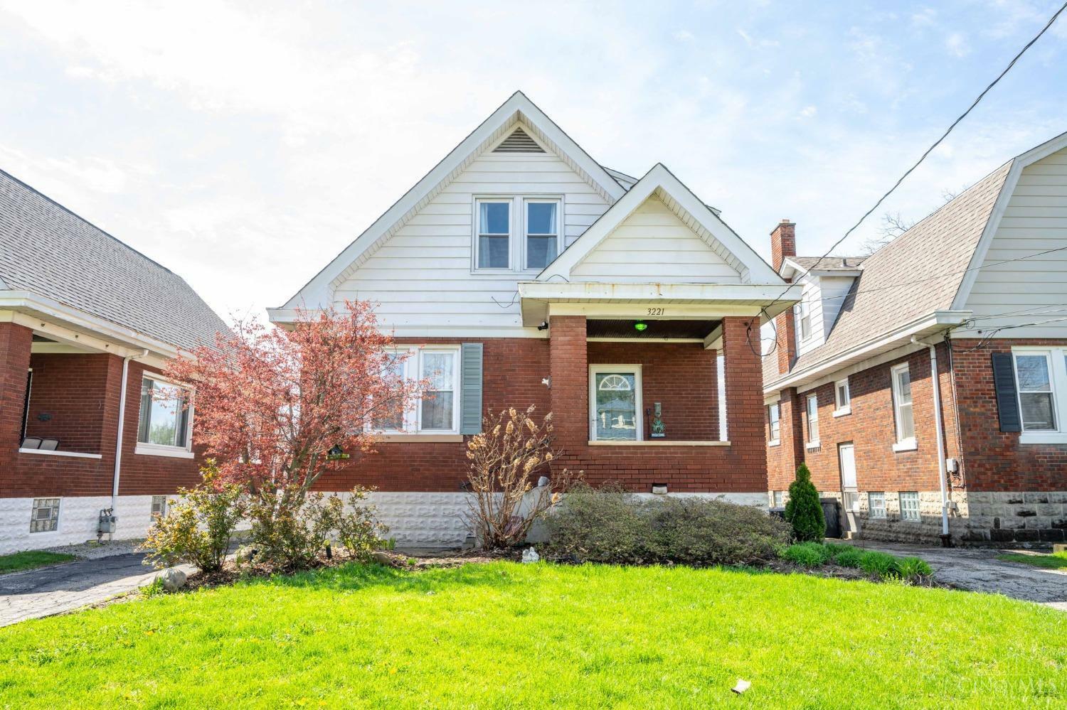 Property Photo: 3221 Phoenix Avenue OH 45211