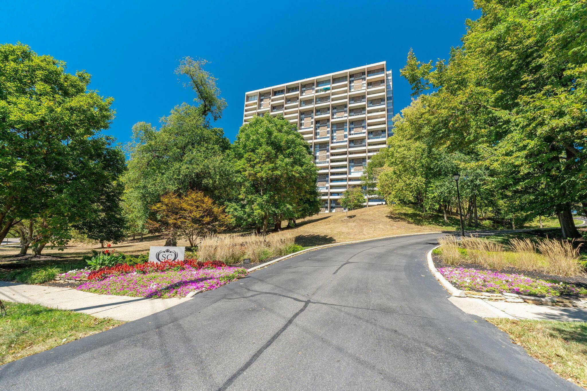 Property Photo: 1000 Urlin Avenue OH 43212