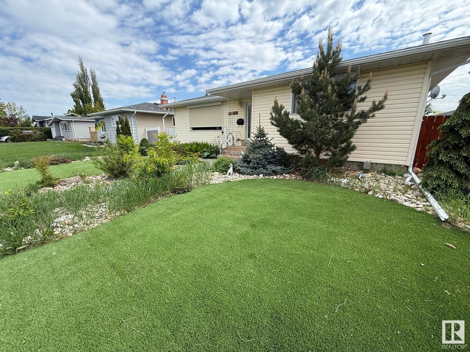 Photo de la propriété: 15027 67 St NW AB T5C 0C9
