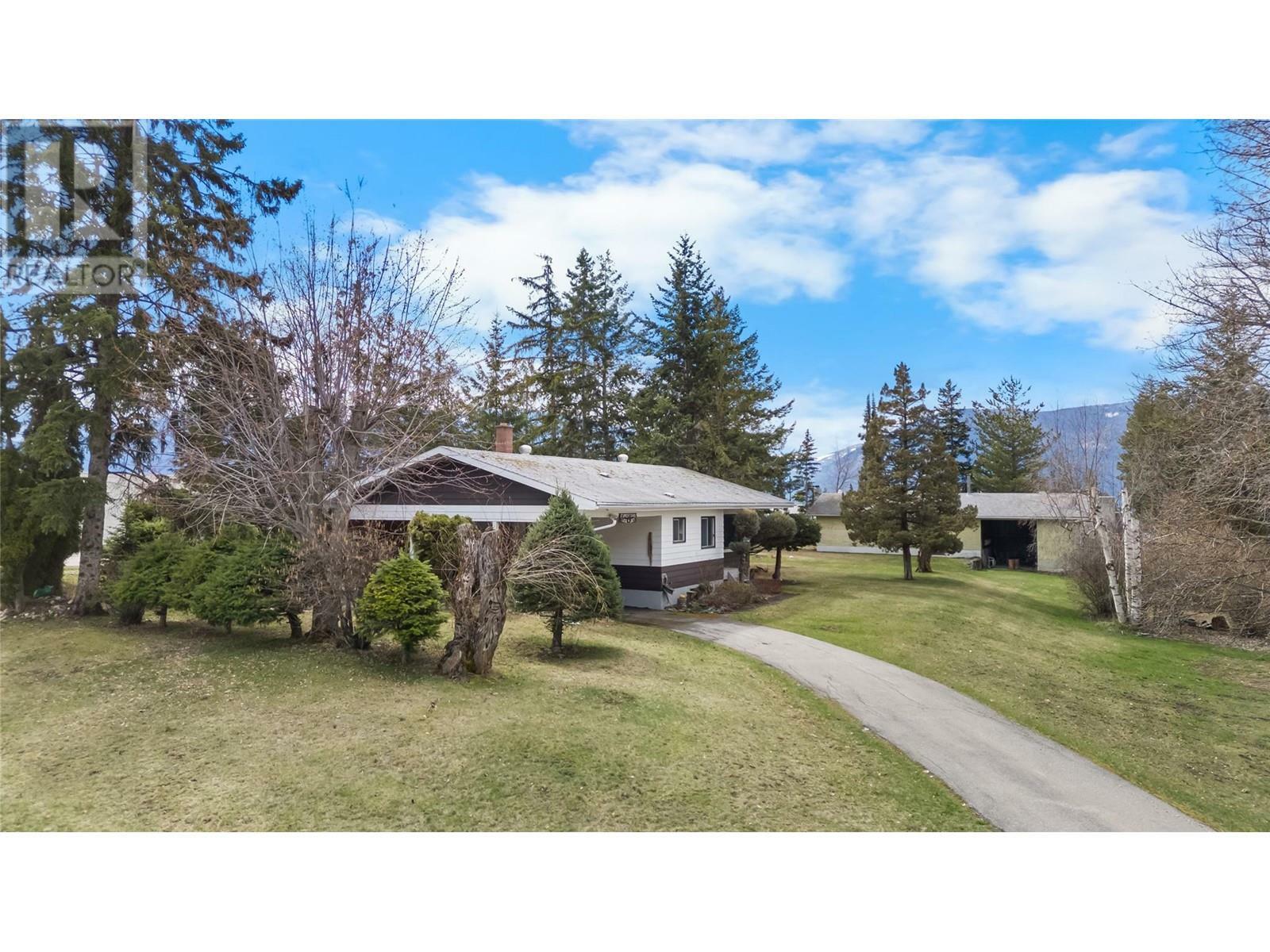 Photo de la propriété:  1031 7th  N Avenue  BC V0B 1G6 