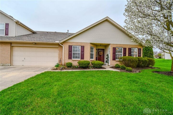 4065 Twin Lakes Circle  Englewood OH 45315 photo