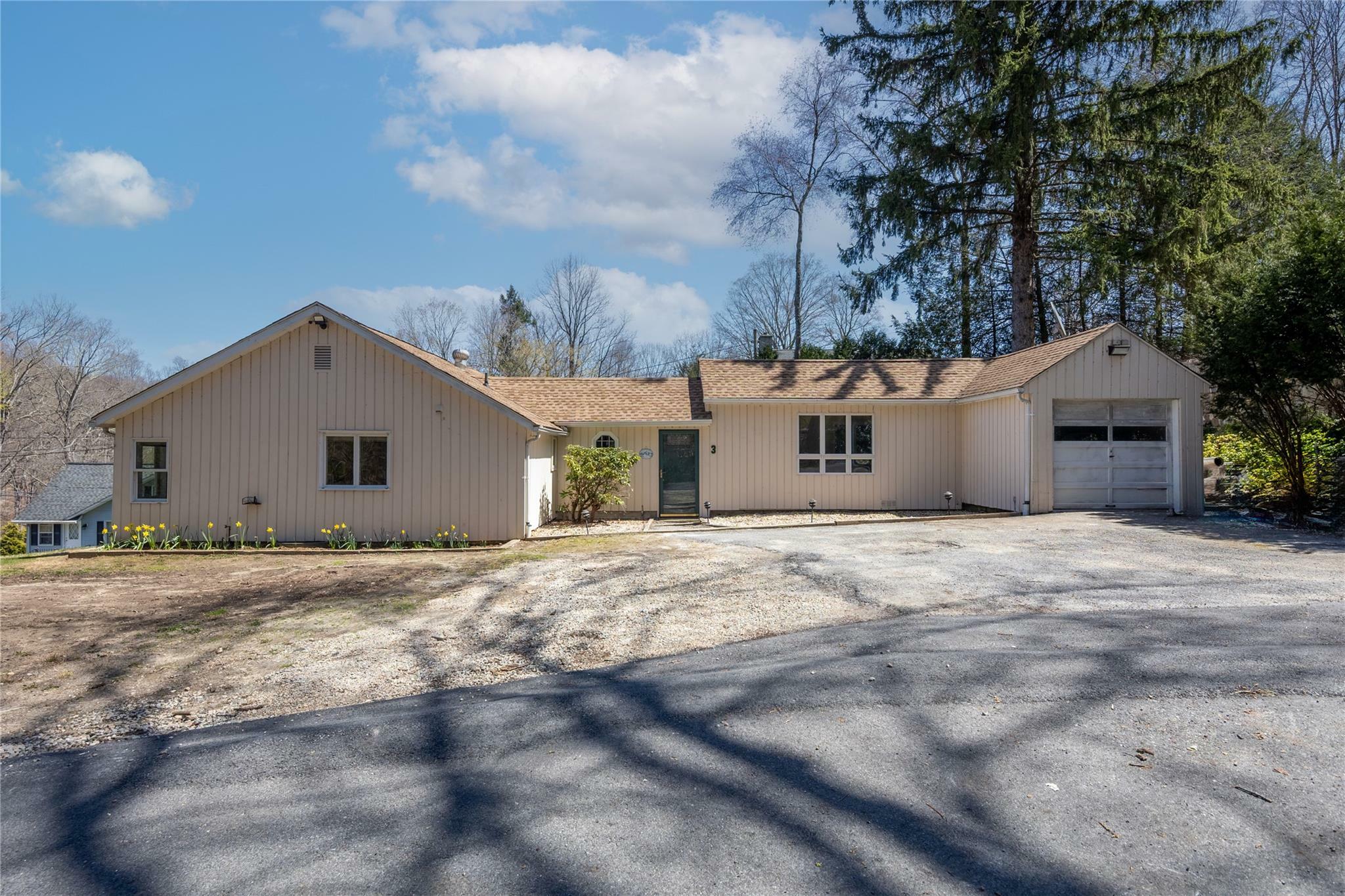 3 Lake Avenue  South Salem NY 10590 photo