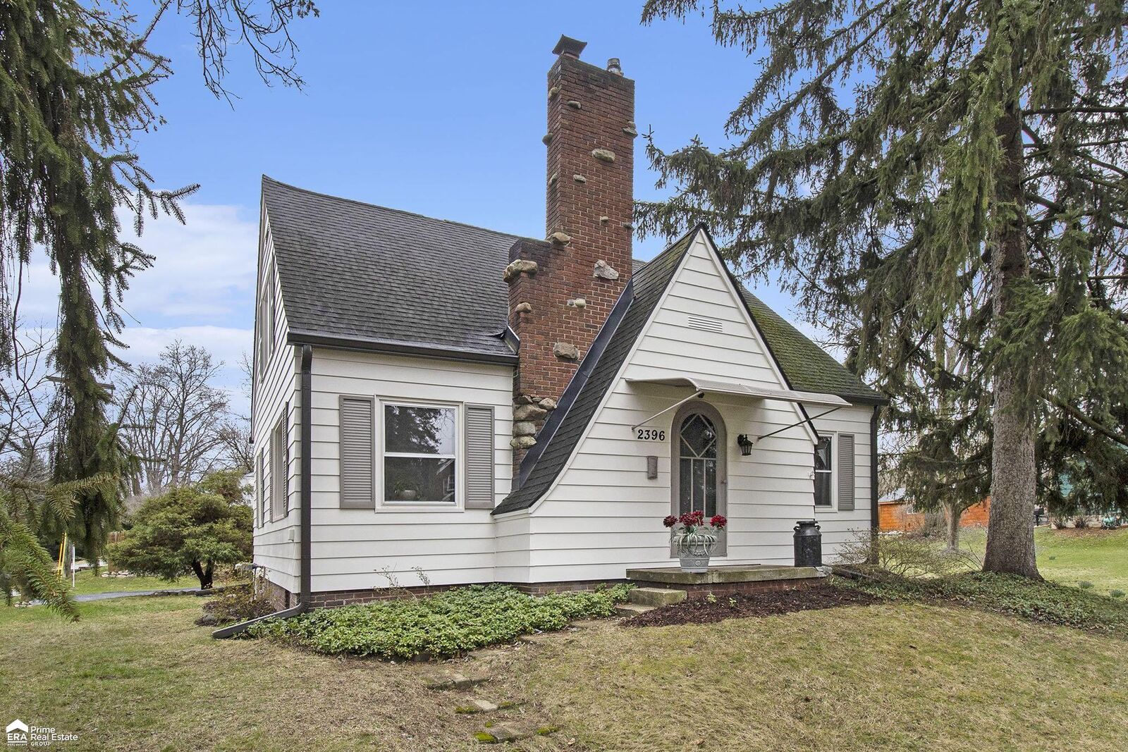 Property Photo:  2396 Montroyal Avenue  MI 48328 