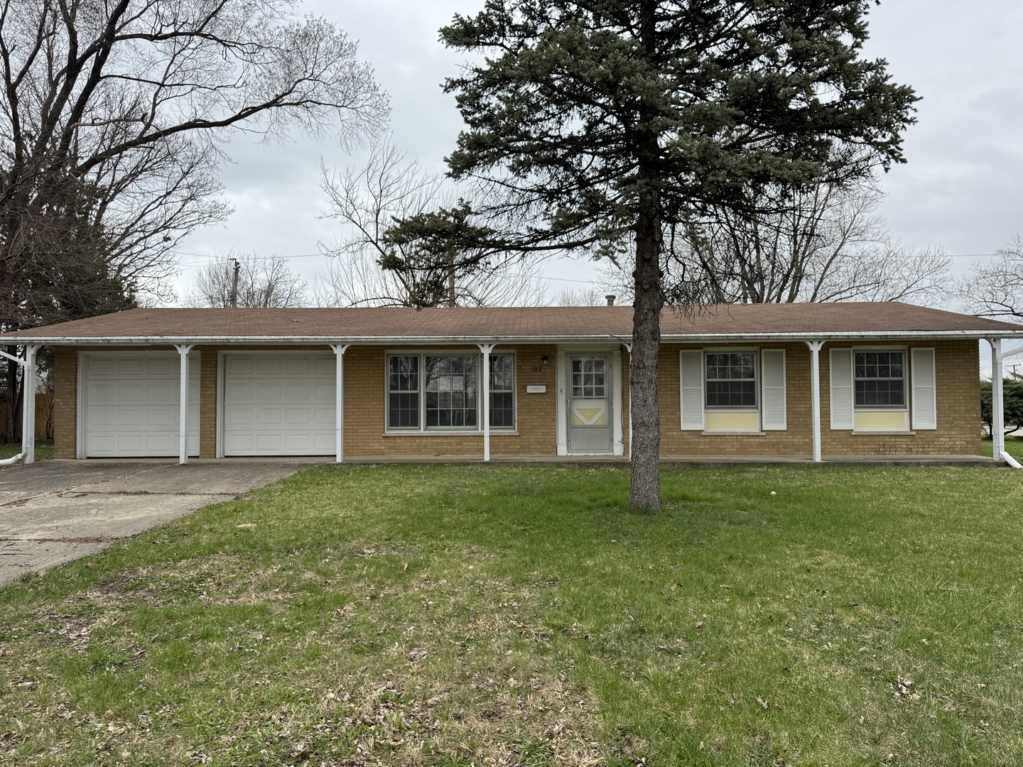 Property Photo: 102 Circle Drive E IL 60538