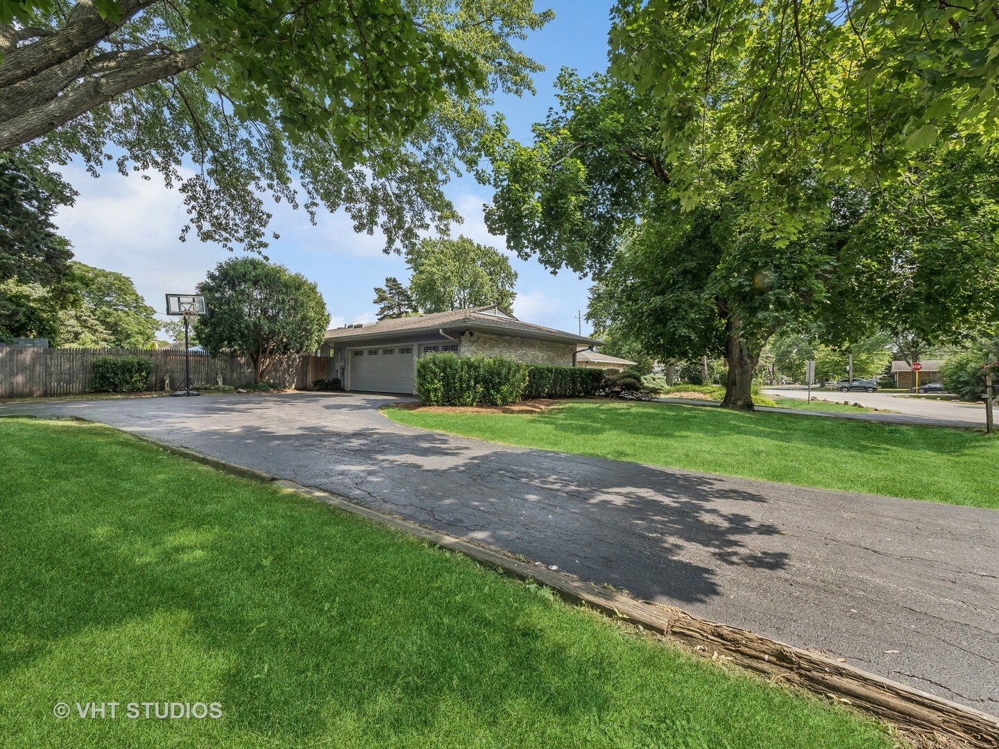Property Photo:  925 S Burton Place  IL 60005 