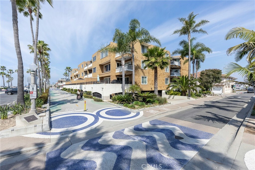 Property Photo: 600 E Oceanfront 1D CA 92661