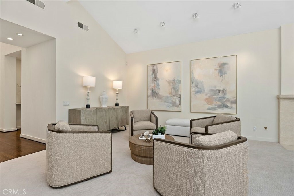 Property Photo: 6 Rue Marseille CA 92660