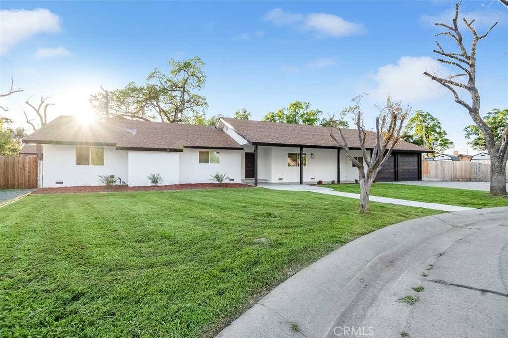 Property Photo: 2905 S Encina Street CA 93277