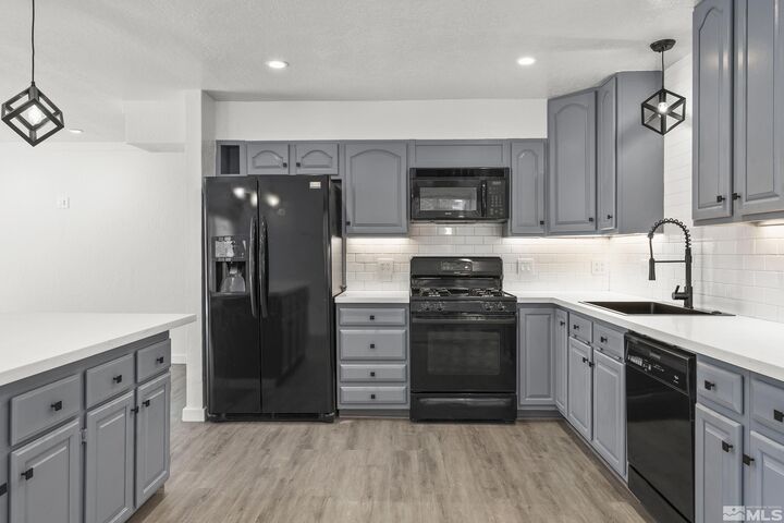 Property Photo: 820 Oriole Way NV 89451