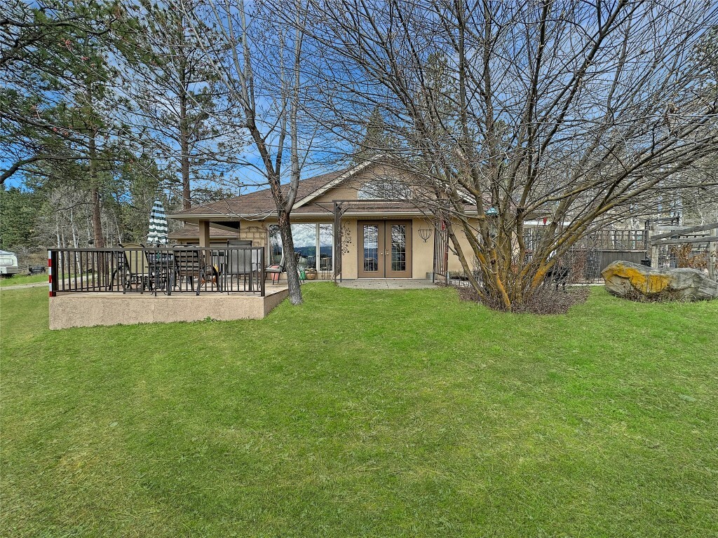 Property Photo: 200 Lind Road BC V0X 1W0