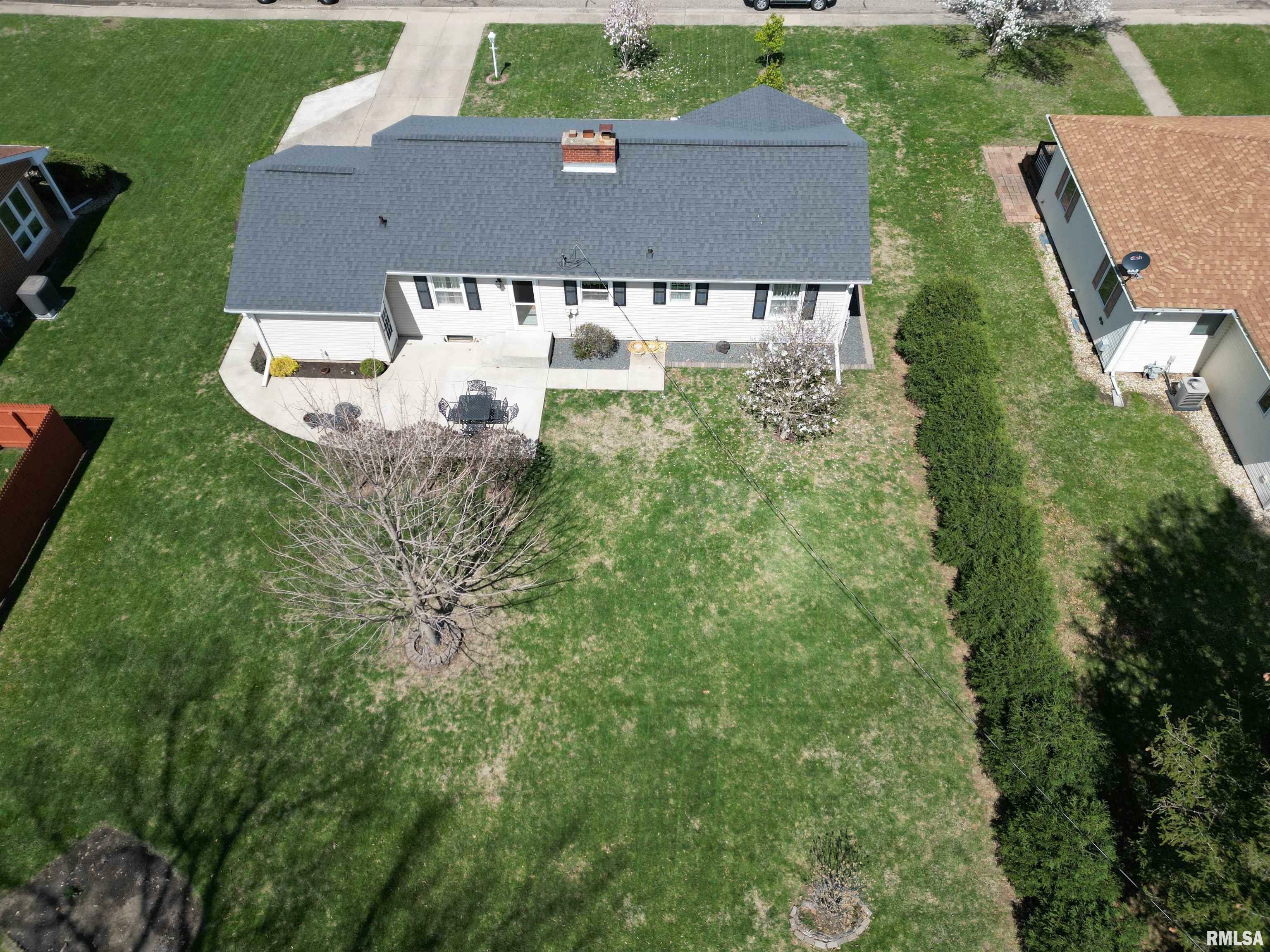 Property Photo: 1120 W Walnut Street IL 61523