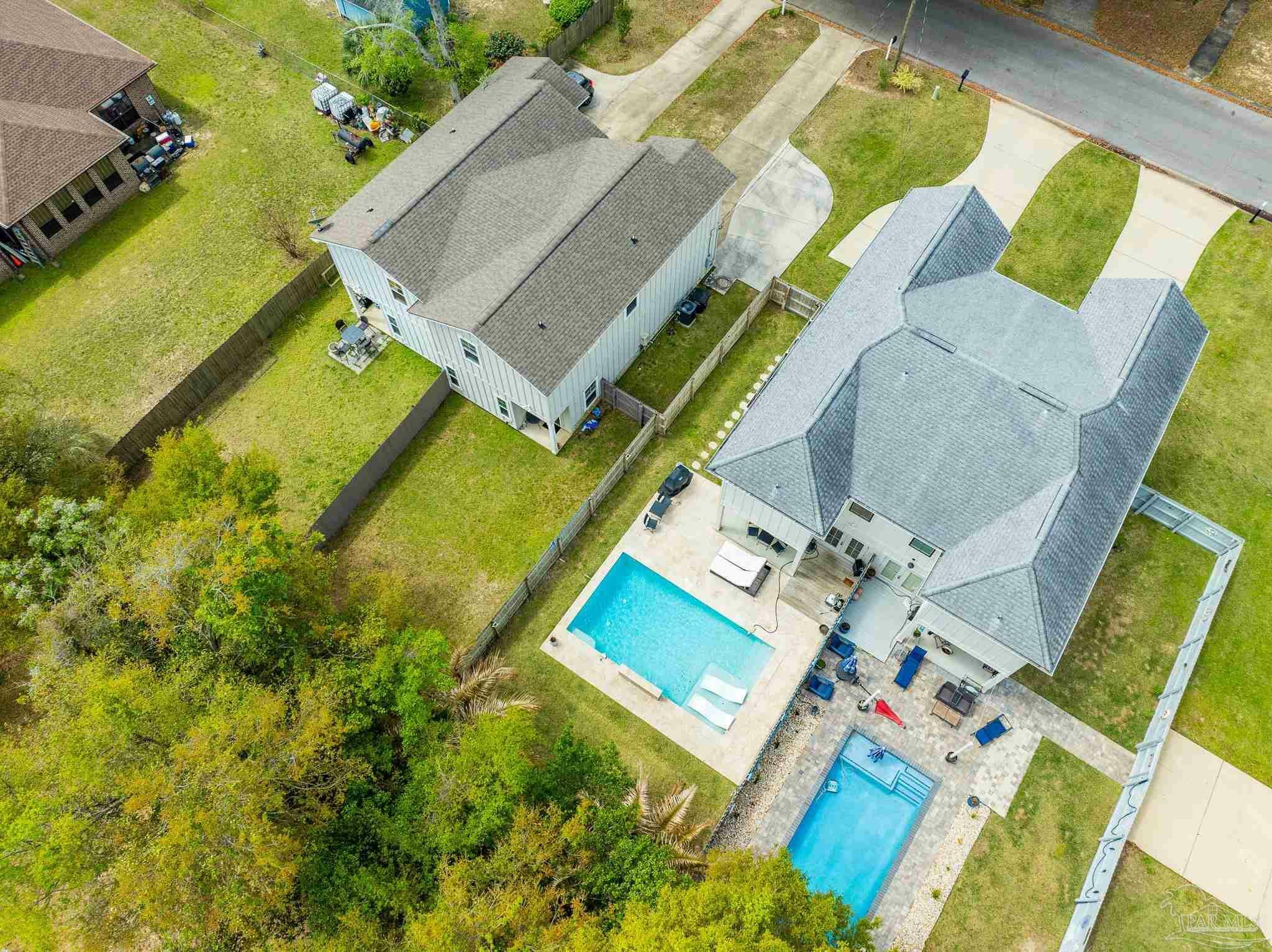 Property Photo: 2550 N 11th Ave FL 32503
