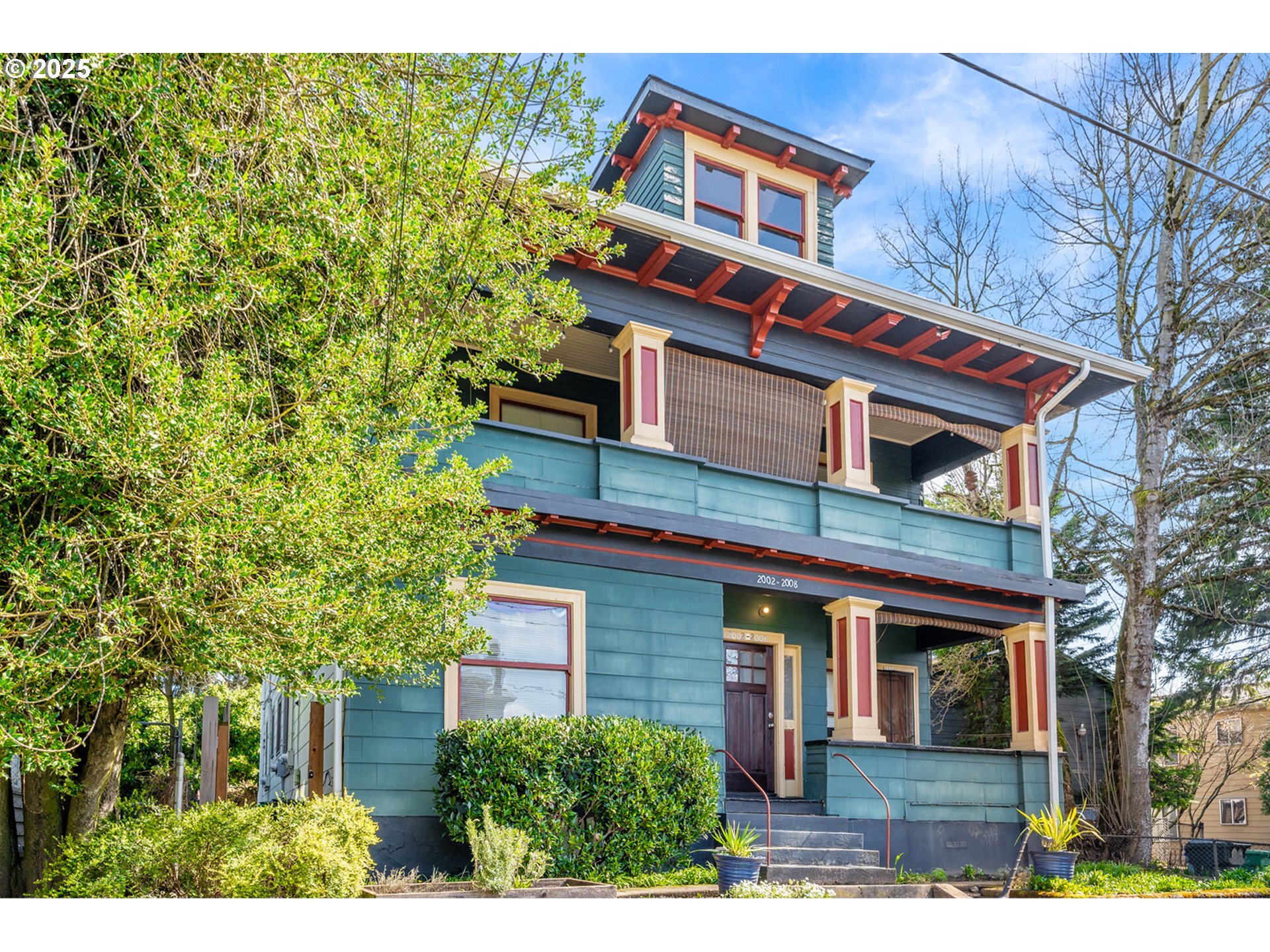 Property Photo: 2002 NE 8th Ave OR 97212