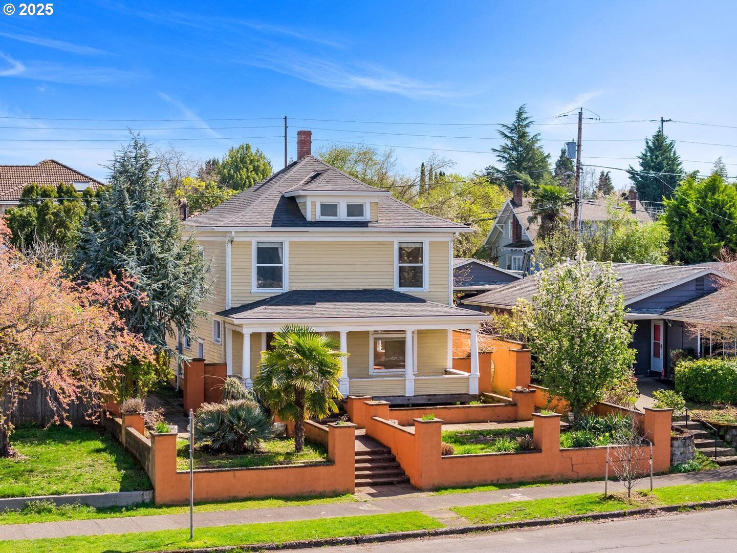 Property Photo:  2955 N Willamette Blvd  OR 97217 