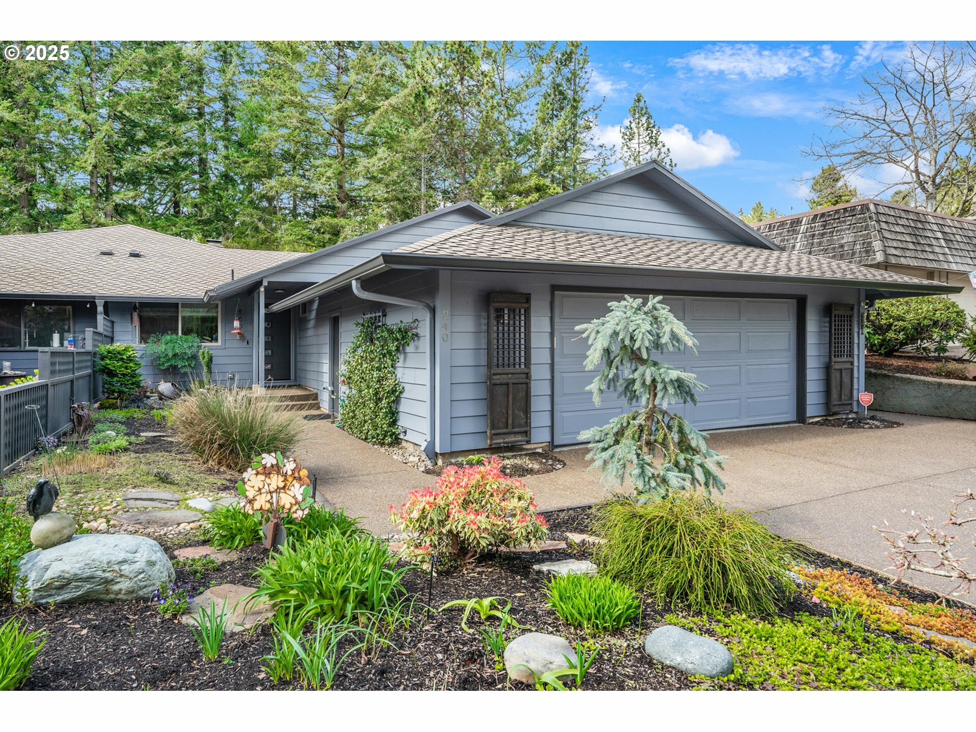 Property Photo: 240 Greenridge Dr OR 97035