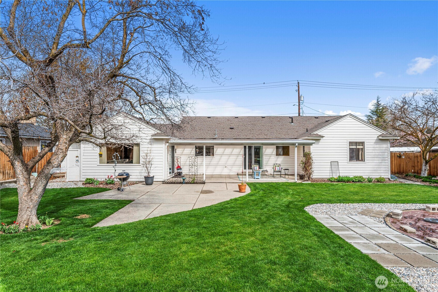 Property Photo: 1005 Orchard Avenue WA 98801