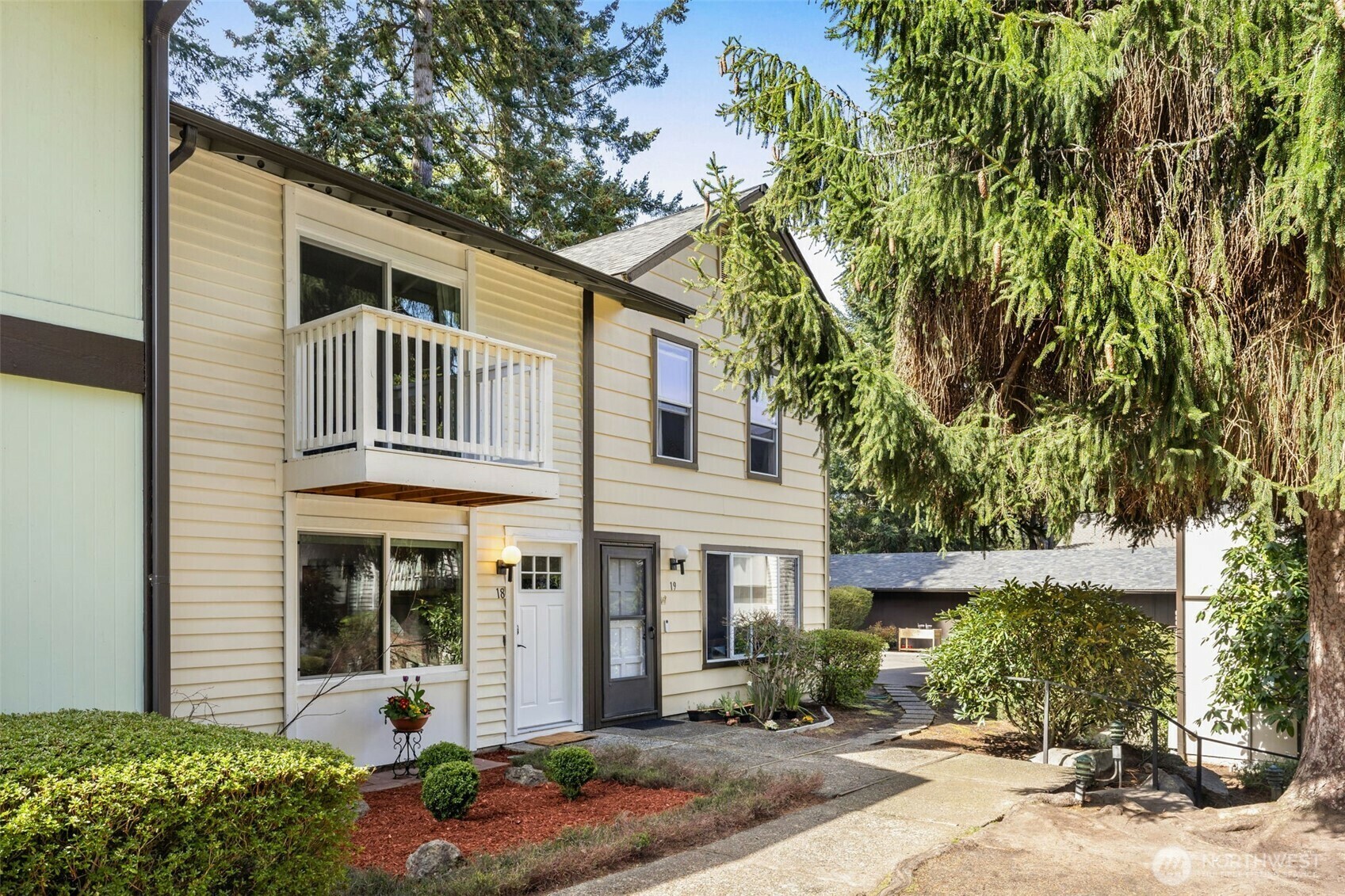 1717  150th Avenue SE 18  Bellevue WA 98007 photo