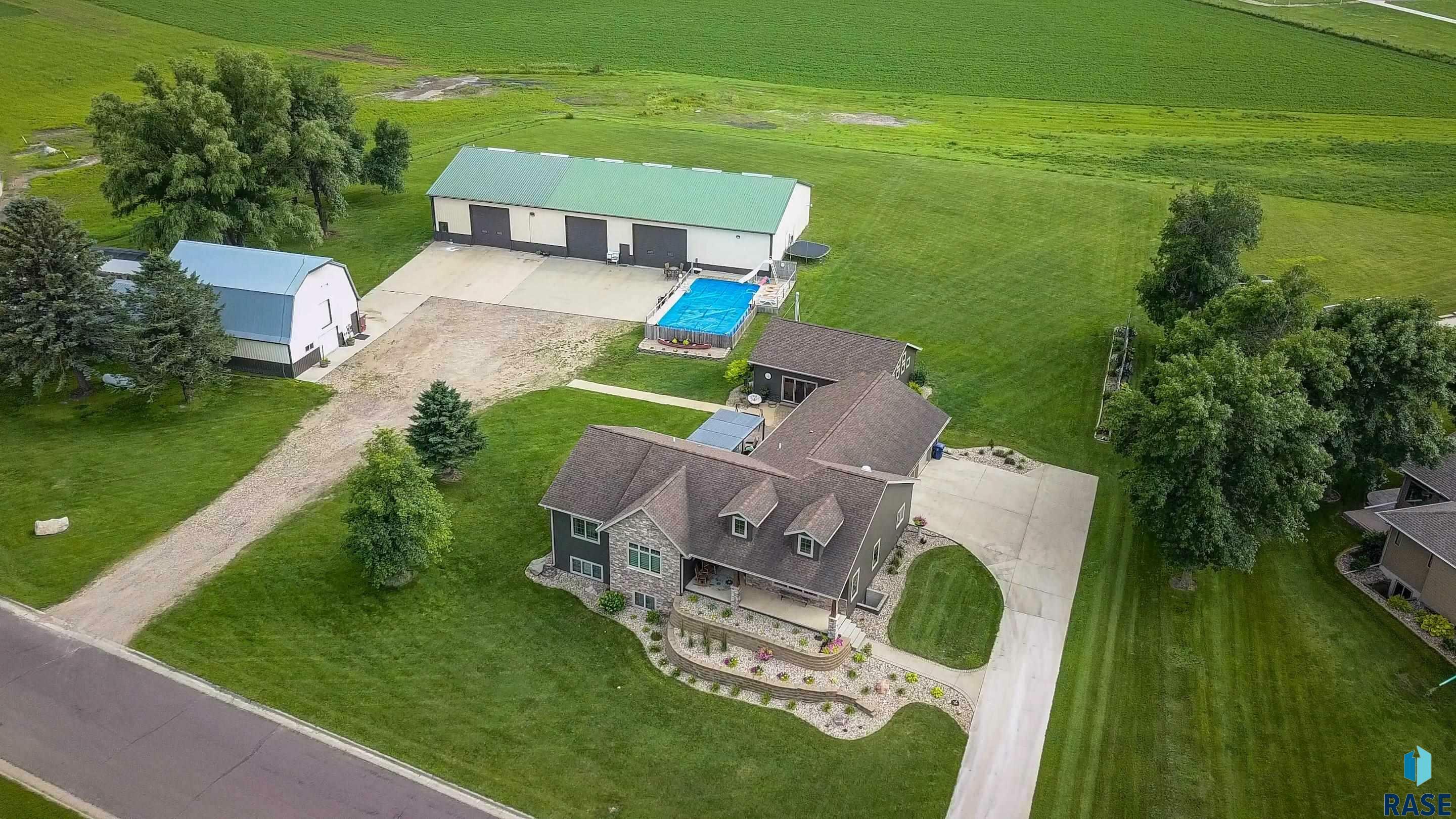 Property Photo: 403 Mill Pond Rd IA 51246