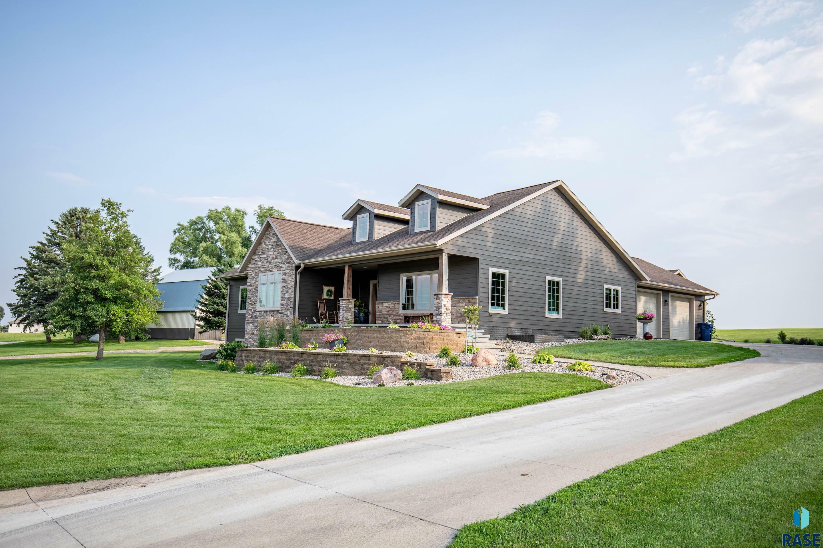 Property Photo: 403 Mill Pond Rd IA 51246