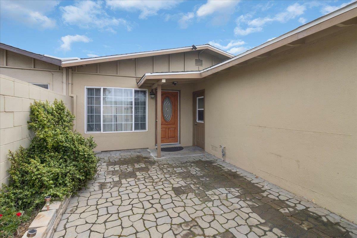 Property Photo: 1622 Ukiah Way CA 93906