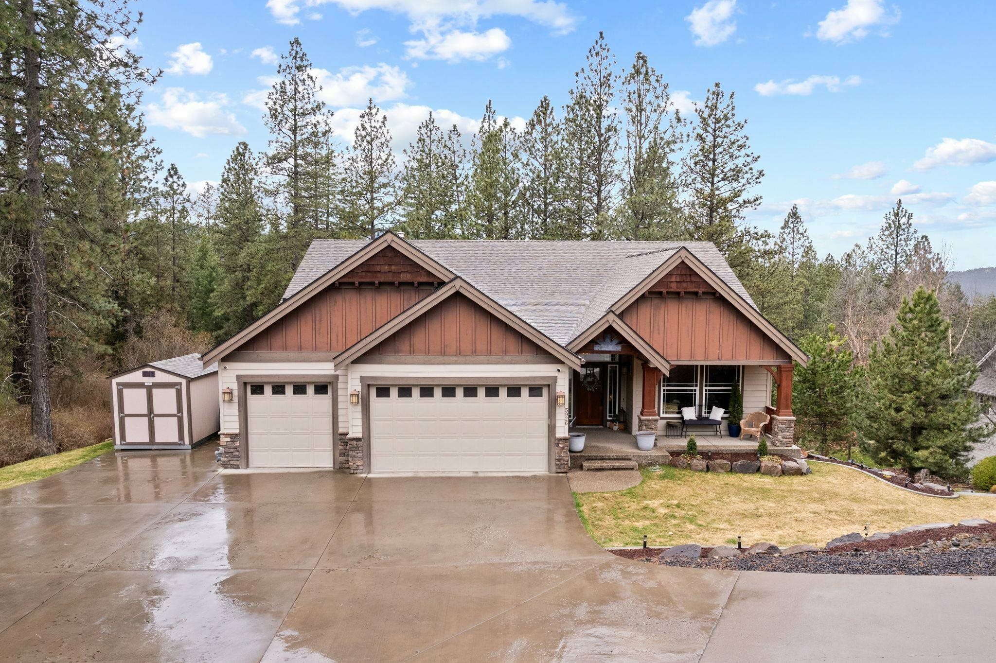Property Photo: 5926 S Lochsa Ln WA 99206