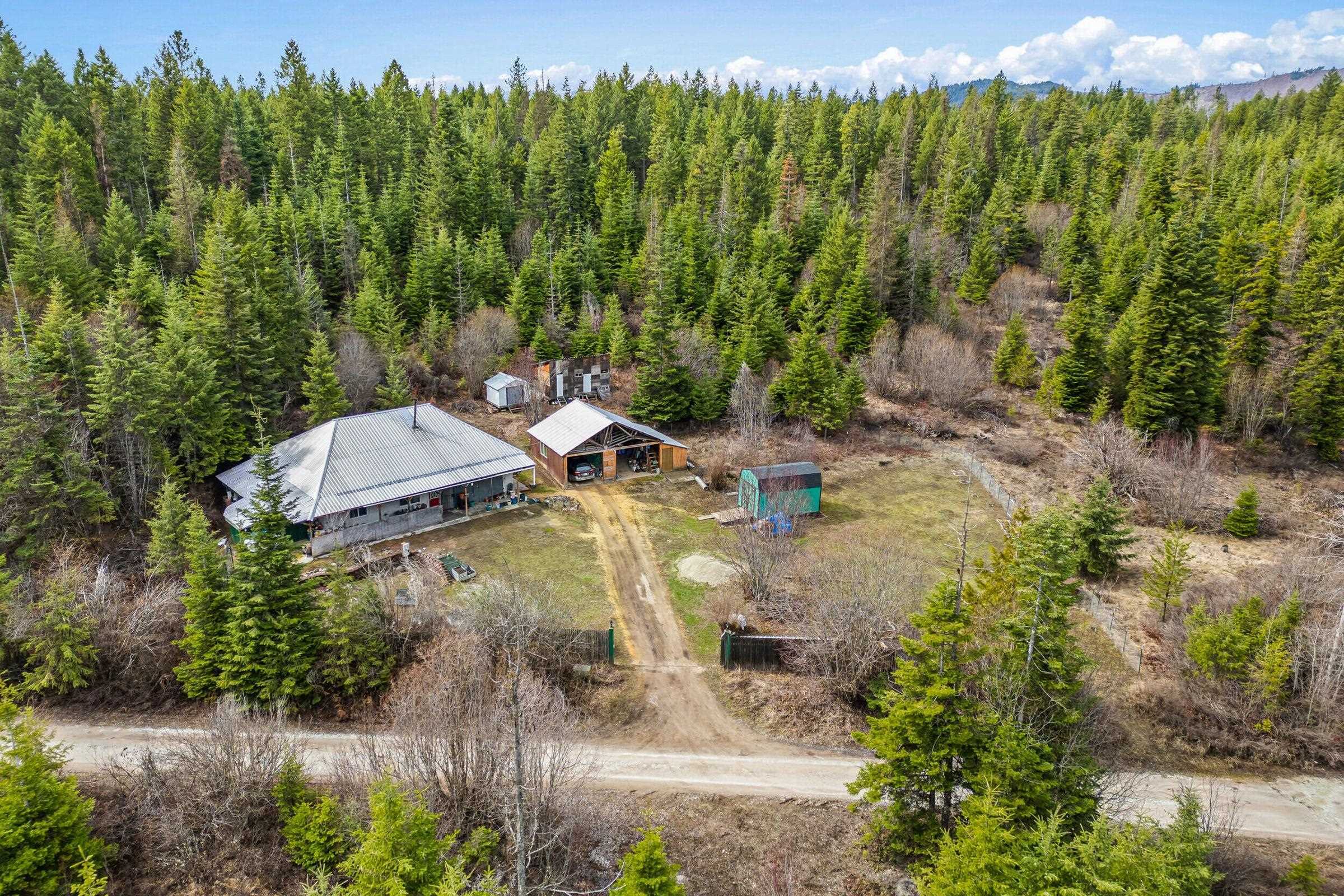 Property Photo: 4351 D Hesseltine Rd WA 99181