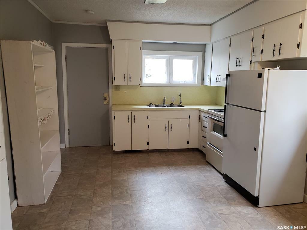 Property Photo:  371 9th Avenue NW  SK S9H 0L6 