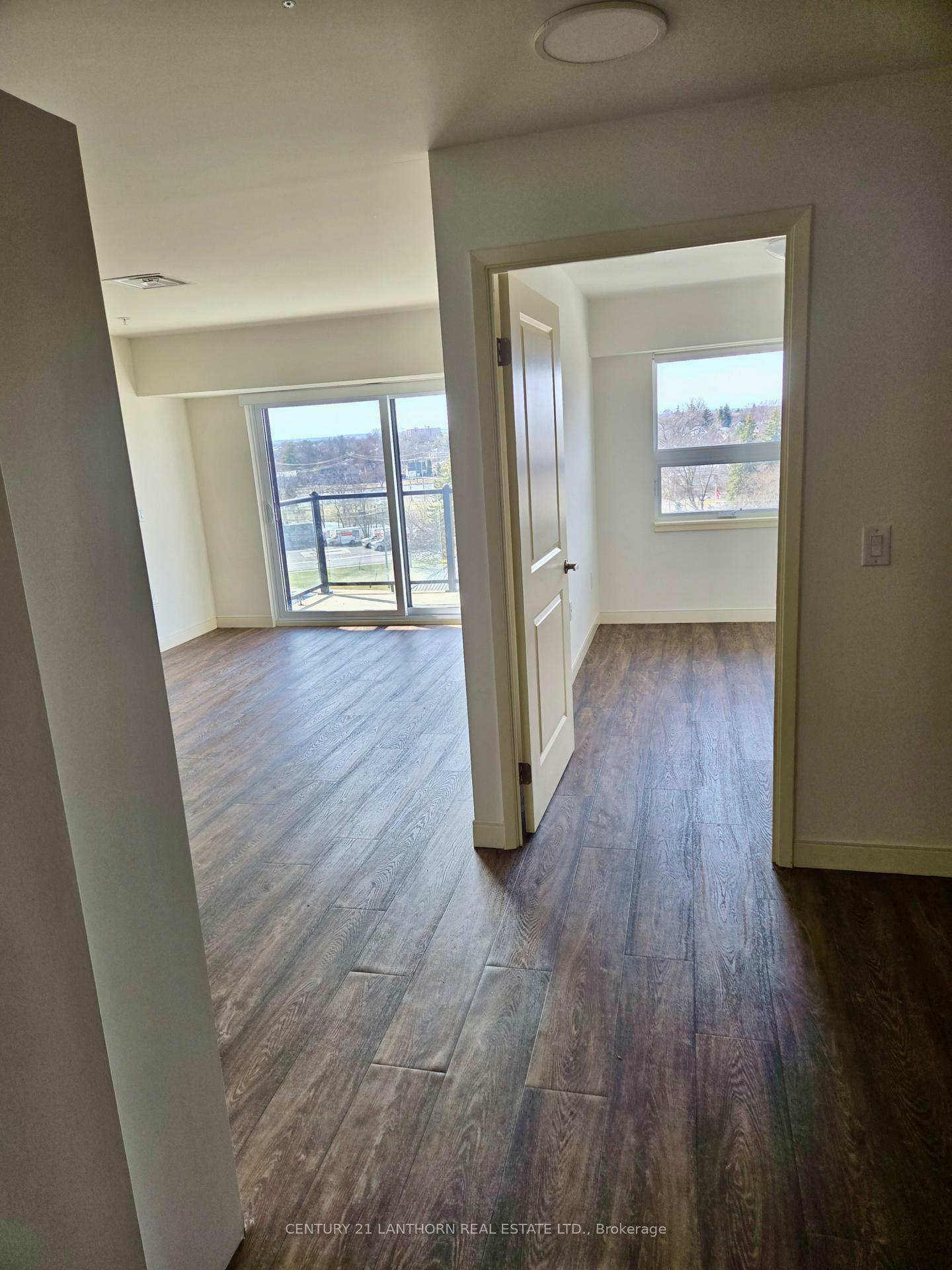 Photo de la propriété: 135 Station Street S 504 ON K8N 2S9
