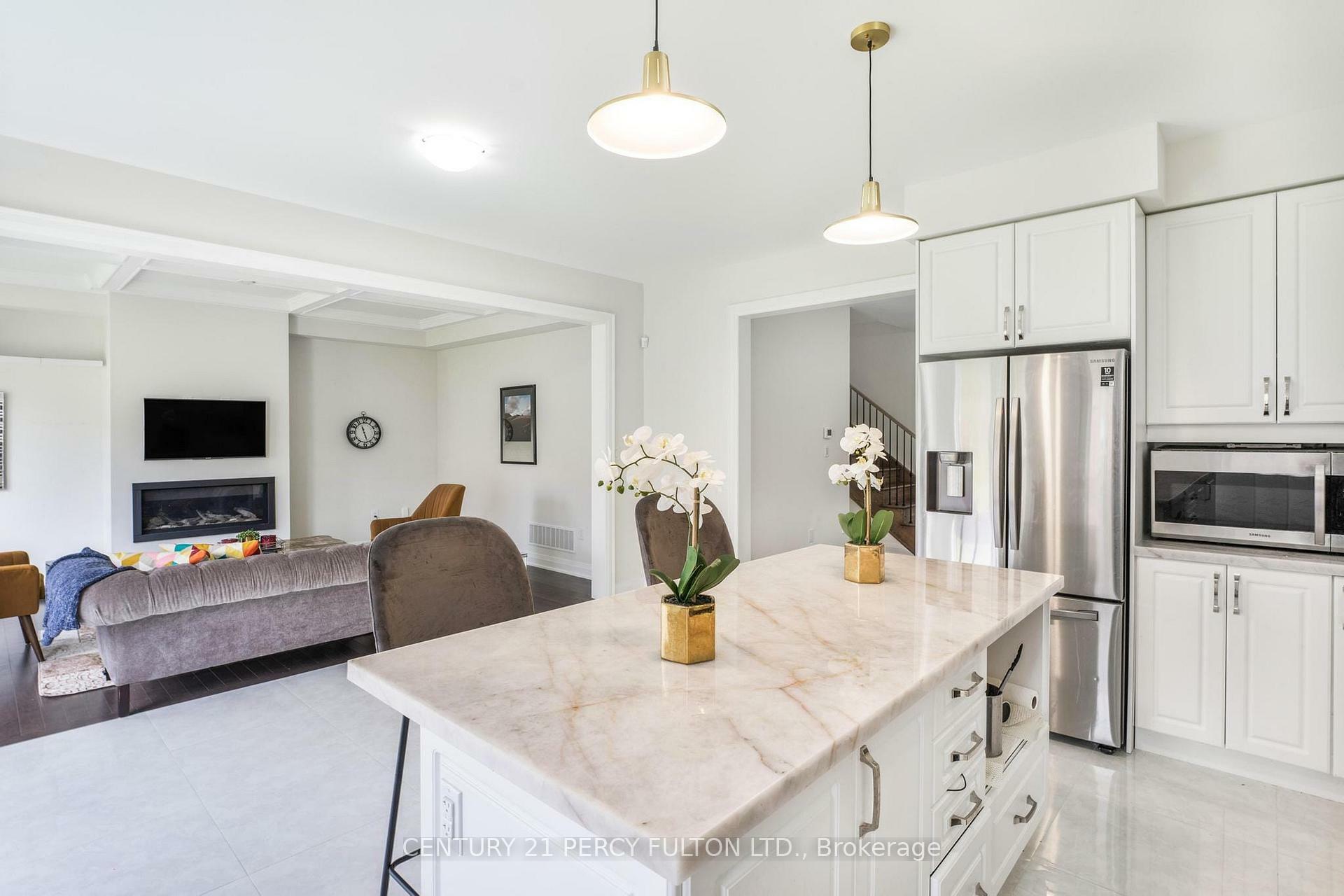 343 Northglen Boulevard W  Clarington ON L1C 7E2 photo