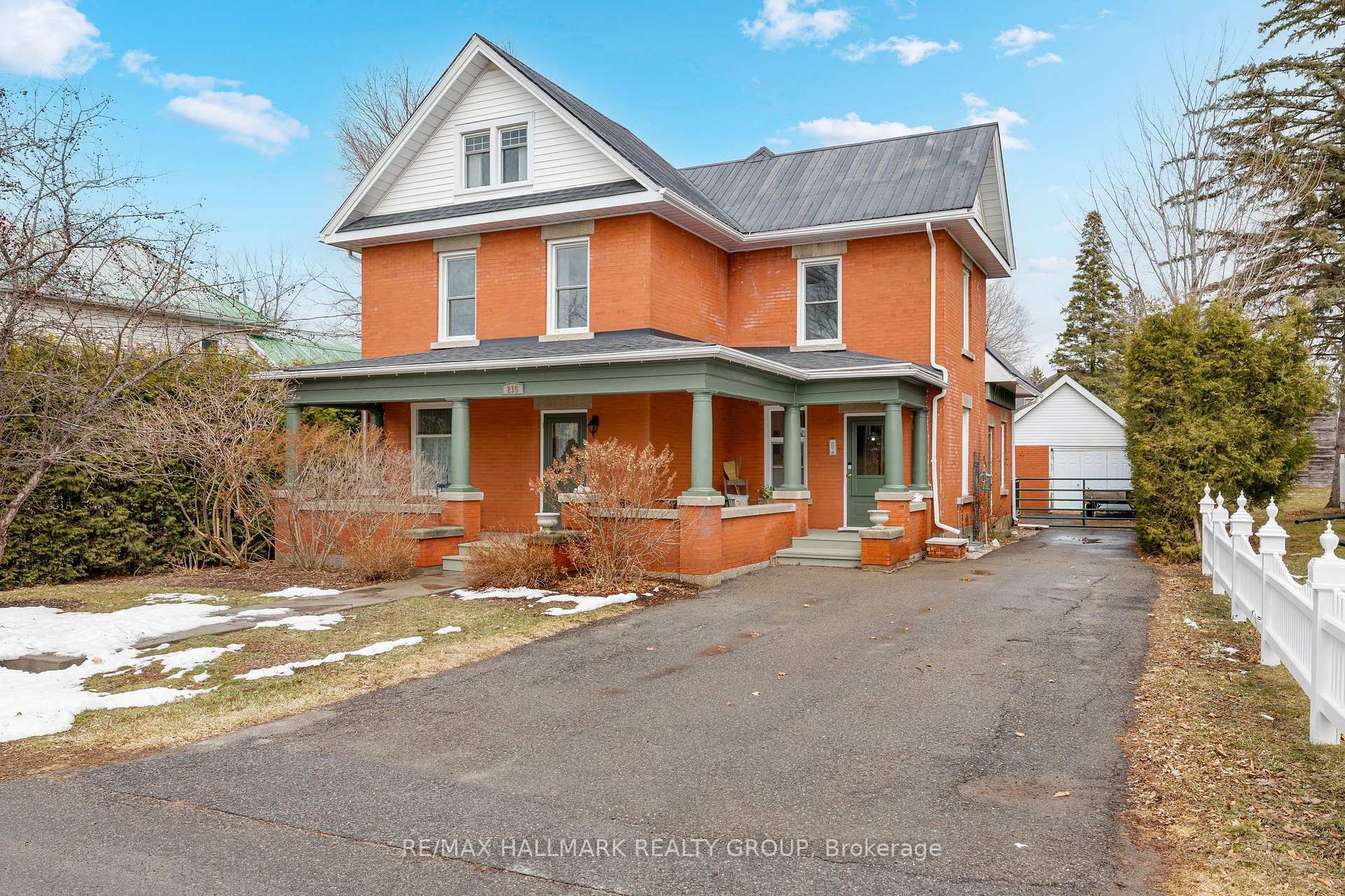 Property Photo:  215 Thomas Street  ON K0G 1J0 