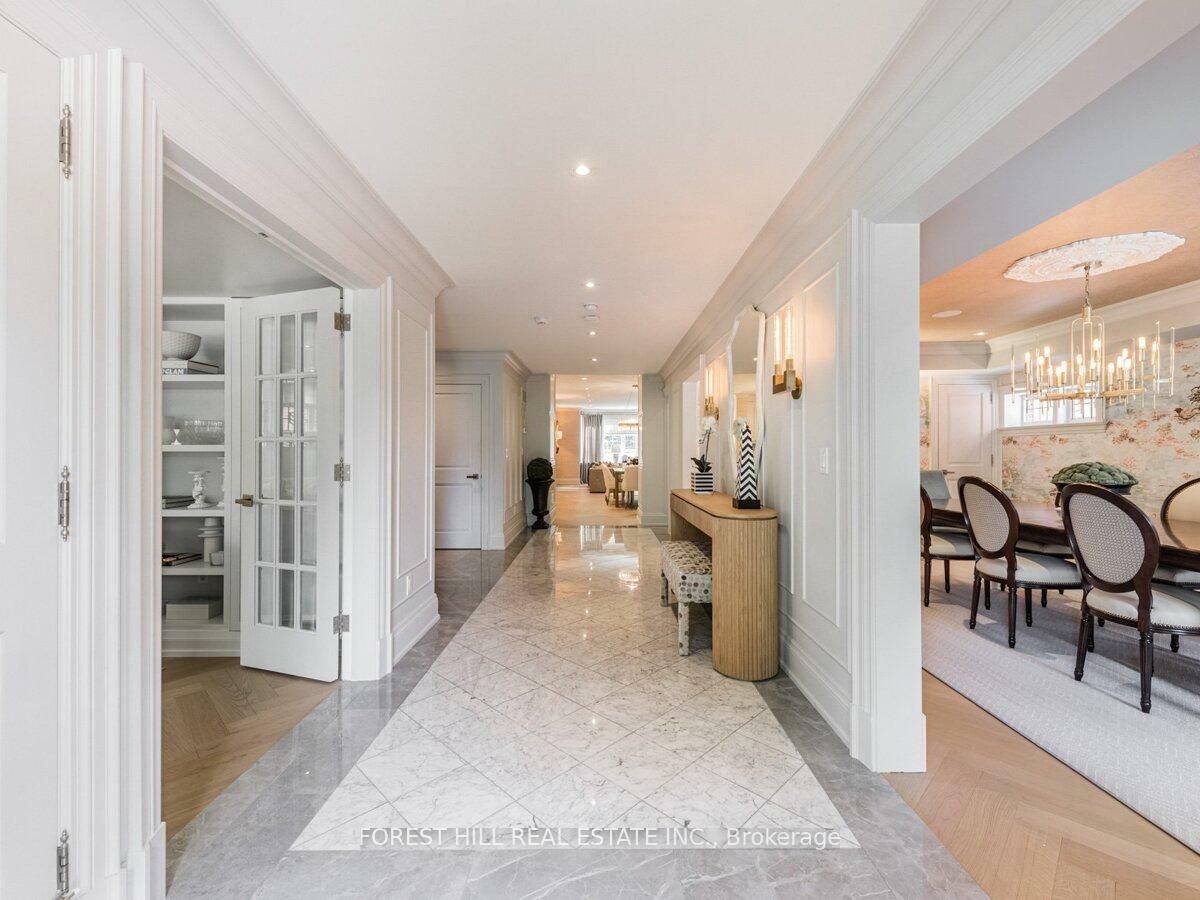 Photo de la propriété: 17 Hillholm Road ON M5P 1M1