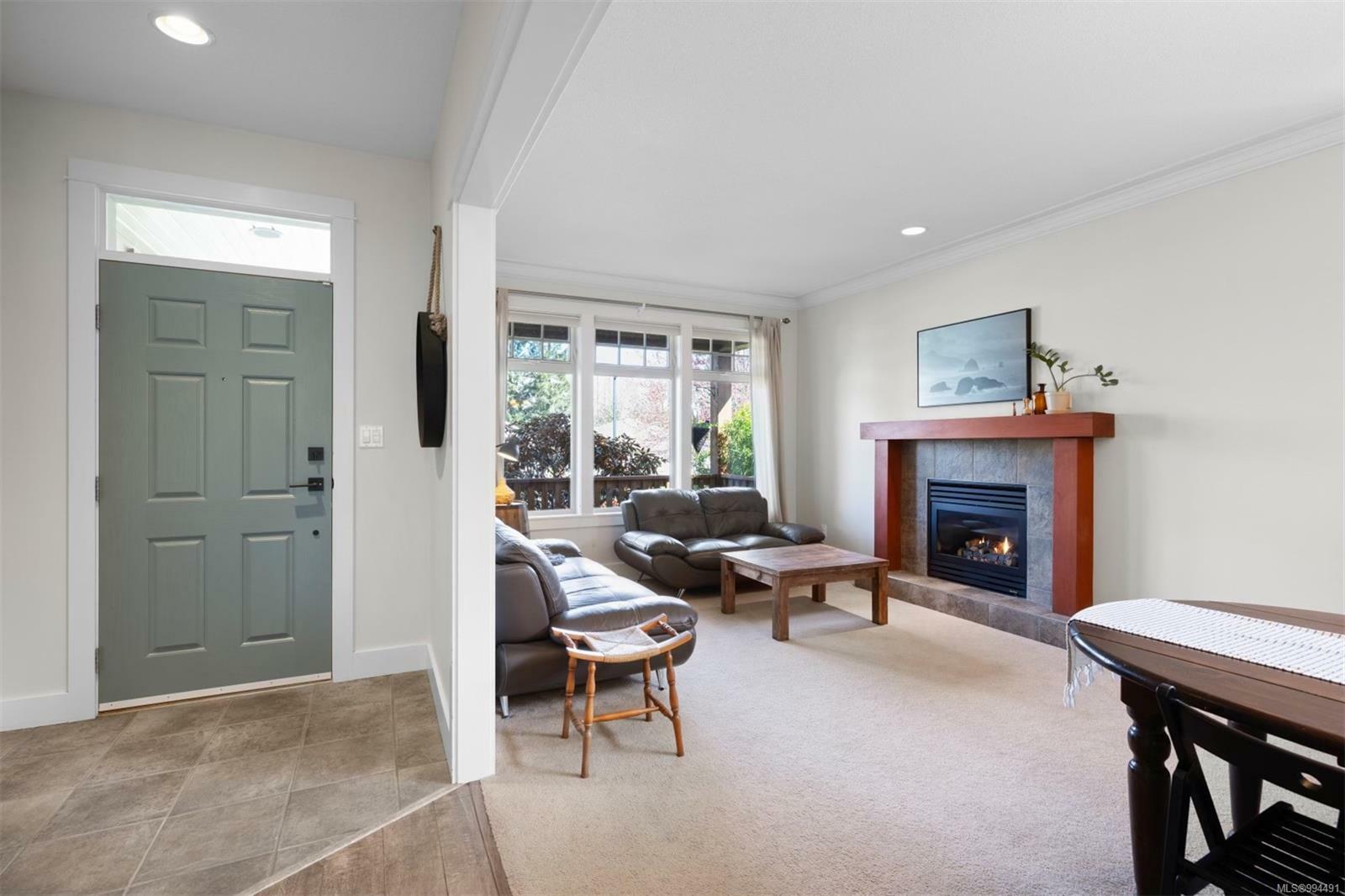 Property Photo: 186 Hamilton Ave BC V9P 2W4